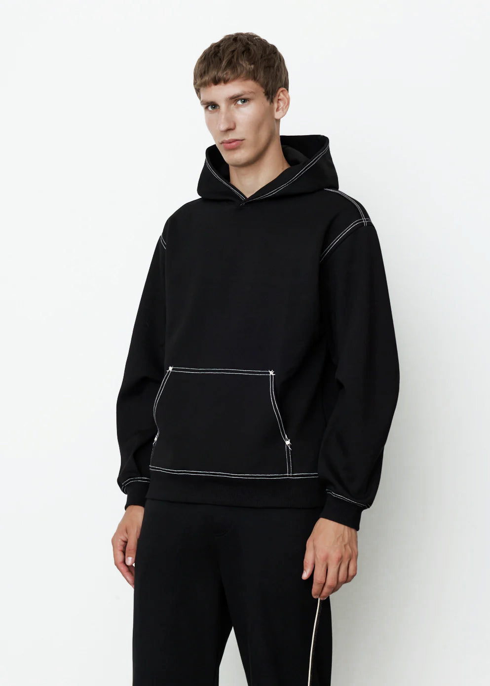 – CONTRAST BLACK HOODIE –