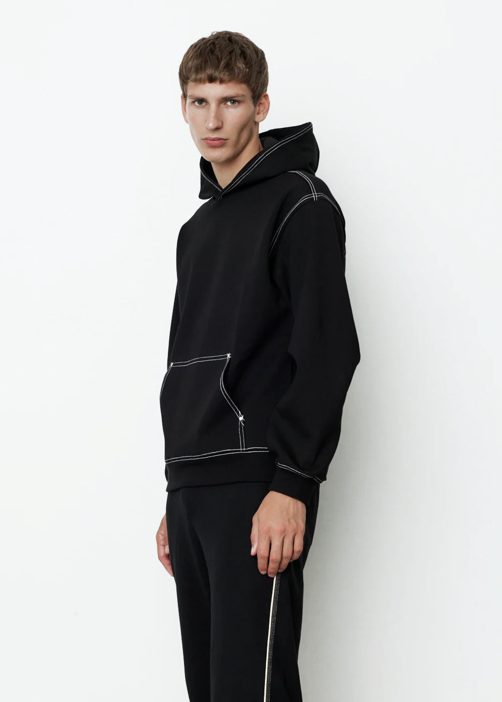 – CONTRAST BLACK HOODIE –