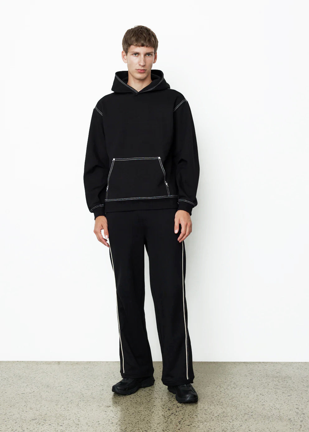 – CONTRAST BLACK HOODIE –