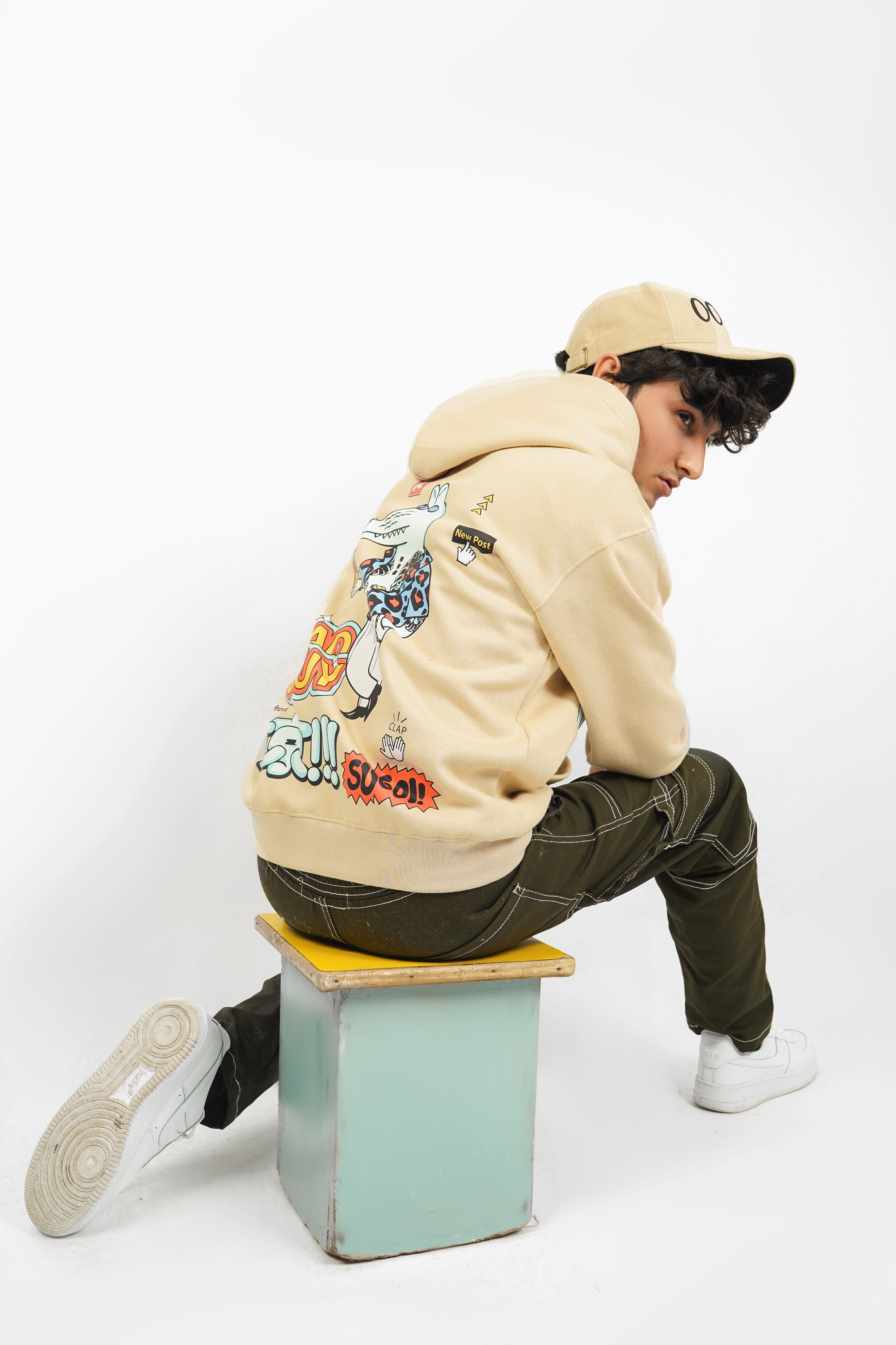 – CREAM HOODIE WITH BAD CROCODILE  –
