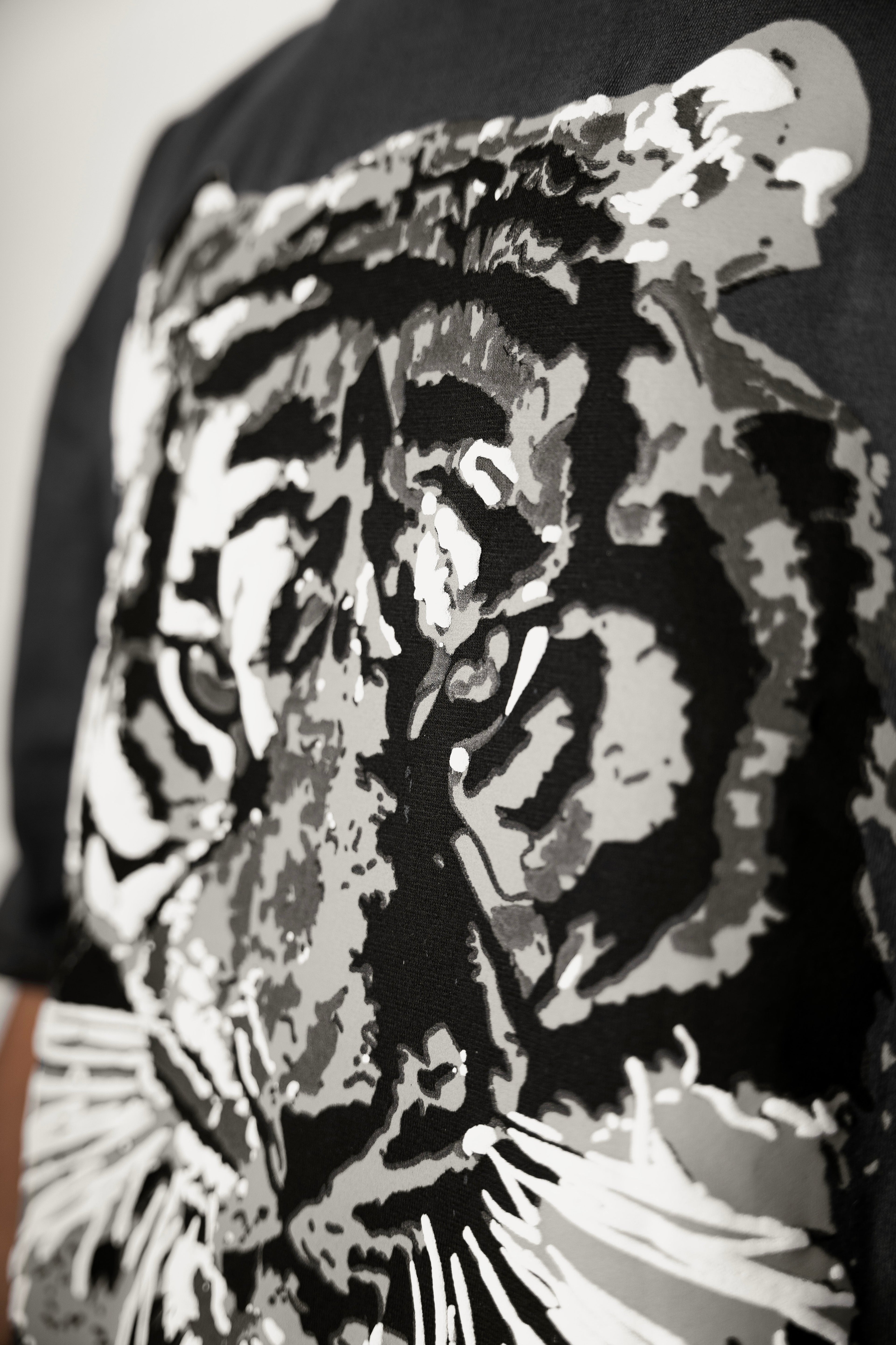 – TIGER GRAY OVERSIZED TEES –